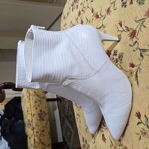 HP💥💥Free People Leather  White Croc Embossed Heeled Boots NWOT